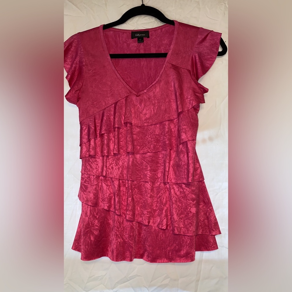 Short sleeve women’s pink fringe blouse! Extra small